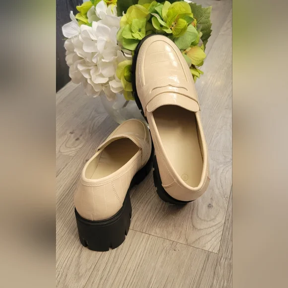 ZBY Embossed Croc Off-white Penny 2.25" Platform Lug Loafer Heel,  Women's US 9 - Picture 2 of 15